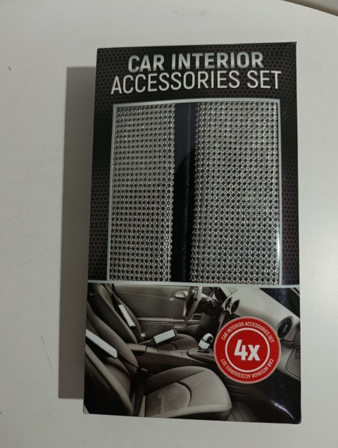 Nakładki na pasy Zestaw 4 x nakładek do wnętrza samochodu
