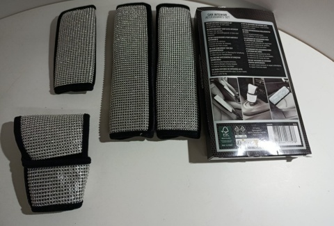 Nakładki na pasy Zestaw 4 x nakładek do wnętrza samochodu